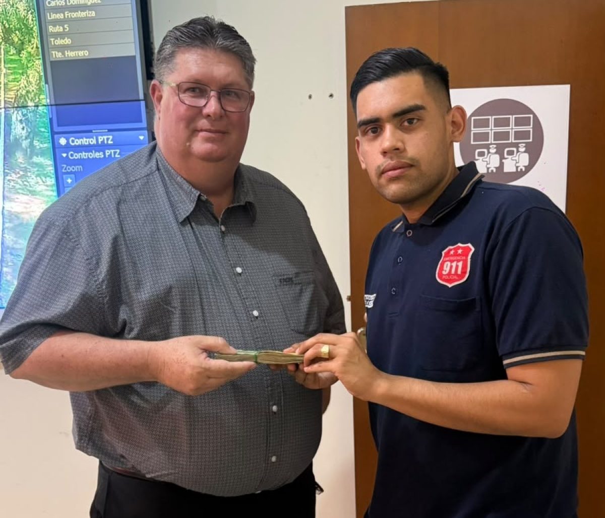 Policía encuentra y devuelve G. 10 millones extraviados en Pedro Juan Caballero